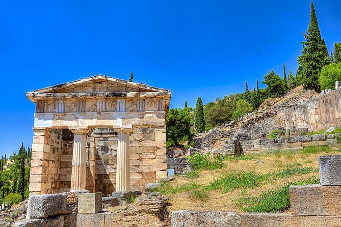 2-Day Delphi and Meteora Tour from Athens - Meteora’s cliff-top monasteries