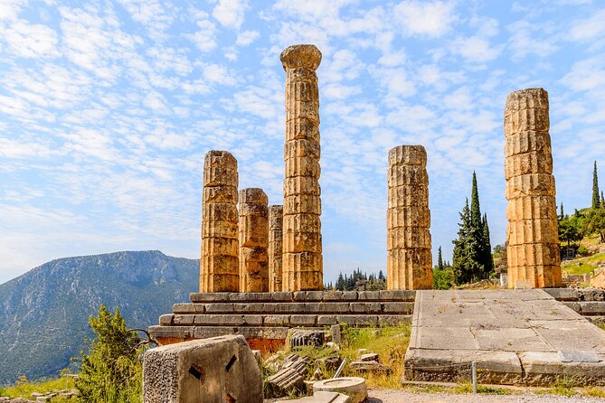 2-Day Delphi Meteora Tour From Athens - Day two: Meteora’s monasteries above the plain