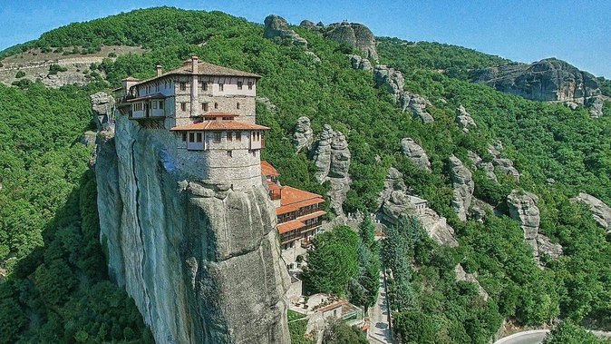 2 Day Private Tour of Meteora & Thermopylae From Athens - Arriving in Kalambaka and Kastraki