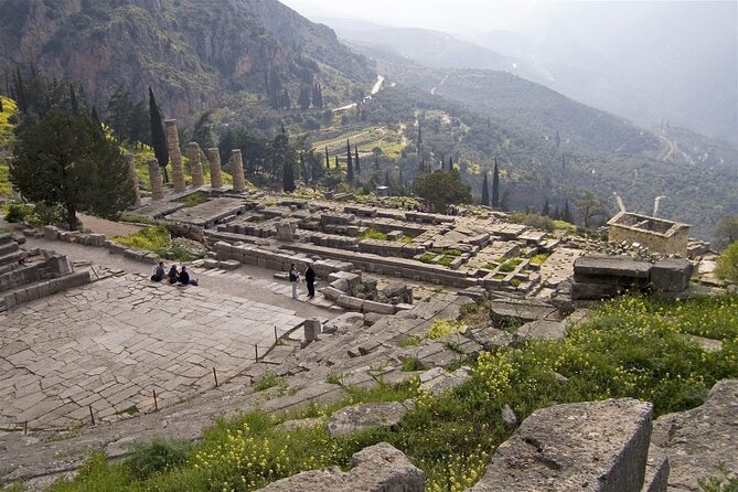 2 Day Private Tour to Amazing Delphi & Meteora - The evening in Kalambaka or Kastraki