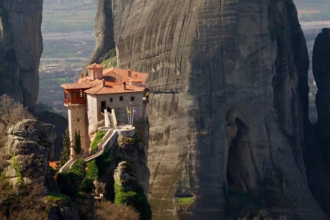 2-Day Tour to Delphi & Meteora with Guide and Tickets From Athens - Guide quality and group size