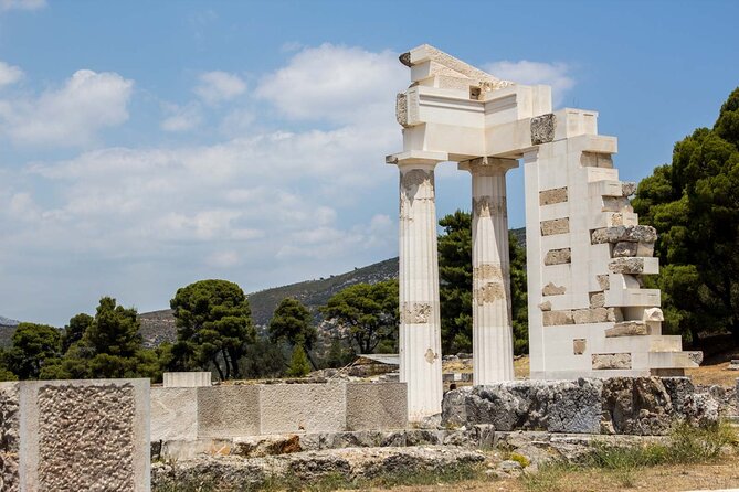 3-Day Peloponnese and Delphi Private Tour from Athens - Day 3: Delphi, Arachova, and Hosios Loukas
