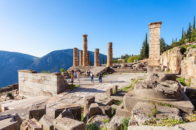 4-Day Greece Highlights Tour: Epidaurus, Mycenae, Olympia, Delphi and Meteora - Guides, buses and the human side of the trip