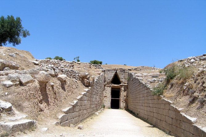 4-Day Most Popular Greek Sites: Nafplio, Olympia, Delphi, Meteora - Day three: Delphi, Arachova, and the cliffs of Meteora