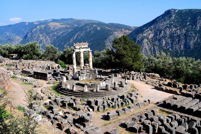 4 Days Private Tour: Corinth - Mycenae - Nafplio - Olympia- Delphi & Meteora - Day 3: Delphi, Apollo, and the mountains to Kalabaka