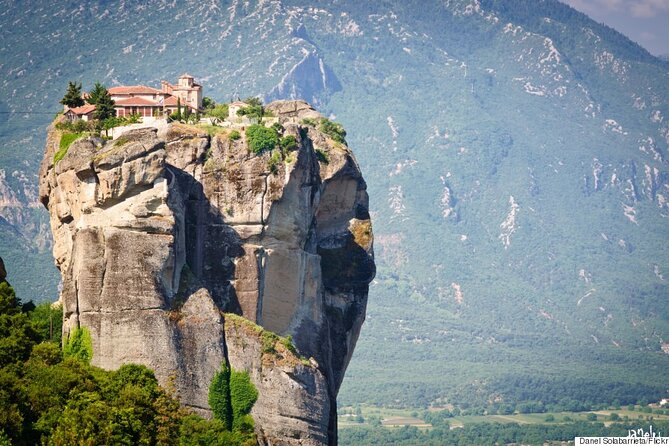 4day Spanish tour in Epidaurus Mycenae Olympia Delphi and Meteora - Day 3: Delphi, Arachova, and the road to Kalambaka