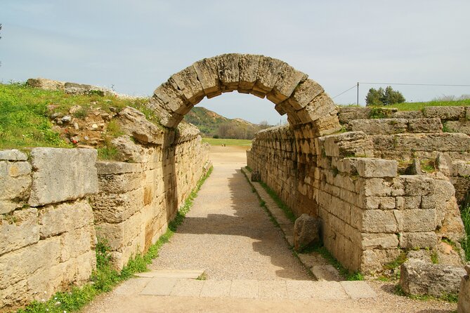 4day Spanish tour in Epidaurus Mycenae Olympia Delphi and Meteora - What the $728.56 price covers