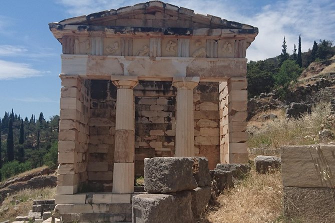 7-Day Grand Tour: Olympia, Delphi, Meteora, Thessaloniki - Day 3: Delphi, Apollo, and the bronze Charioteer
