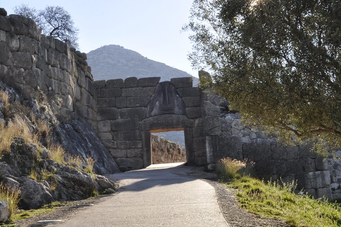 9-Day Ultimate Greek Experience: Peloponnese, Delphi, Zagori, Meteora, Vergina - Day 5: Caves, the Odontotos train, and Delphi