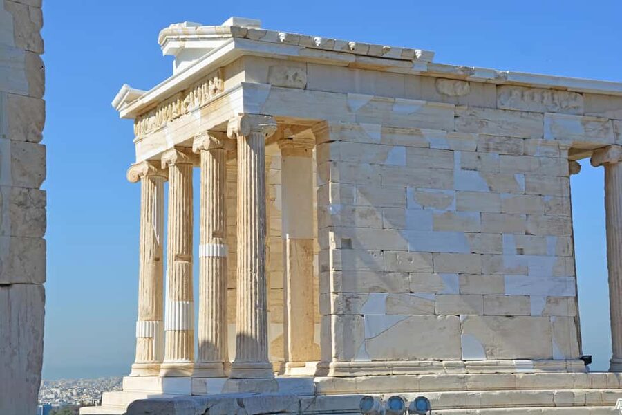Acropolis: 3D representations & audiovisual self-guided tour - Using the app without letting it take over