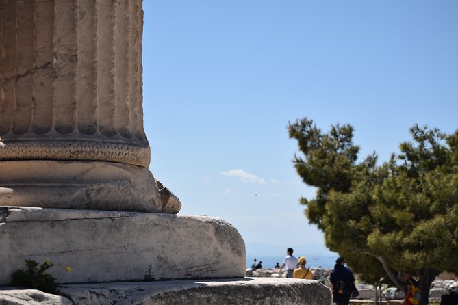 Acropolis & Acropolis Museum Group tour in German or Dutch - Caryatids at the Erechtheion