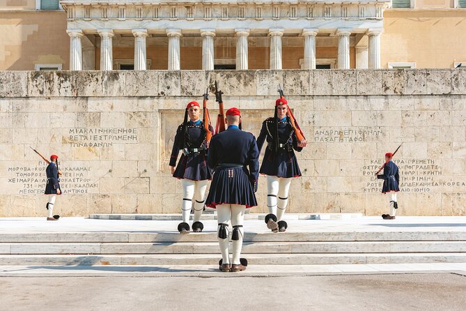 "All day tour of Athens-8h:Exploring its most popular landmarks" - Syntagma Square and the Evzones