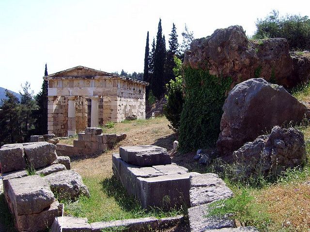 Ancient Delphi Full-Day Tour from Athens - Arachova on the Slopes of Mount Parnassus