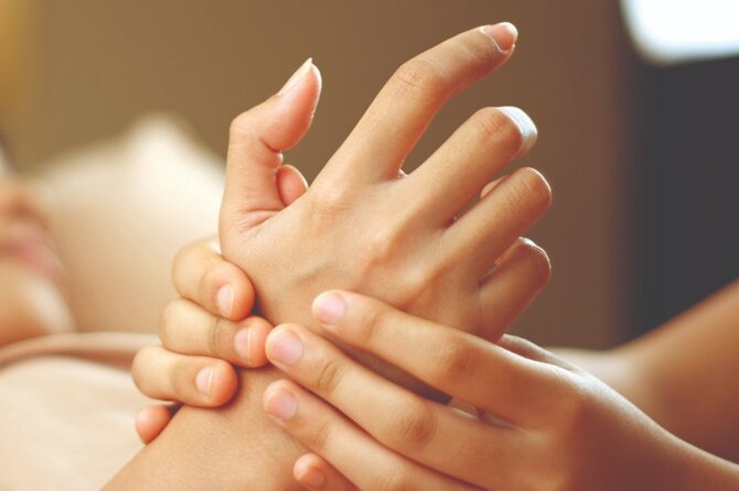 Aroma Massage - Enjoy a complete Spa experience from the comfort of your room - Why the 10 a.m. to 10 p.m. schedule helps