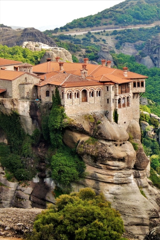 Athens: 2-Day Meteora Tour in Spanish with Guide & Hotel - Why Meteora is worth the long ride from Athens