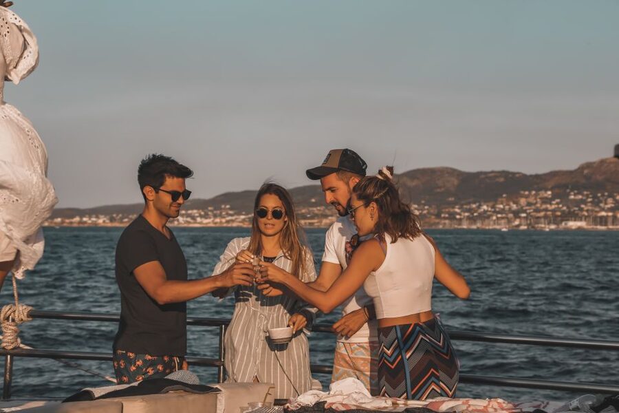 Athens: 3-Hour Sunset Cruise with Swim Stop, Snacks & Drinks - Who should book this cruise