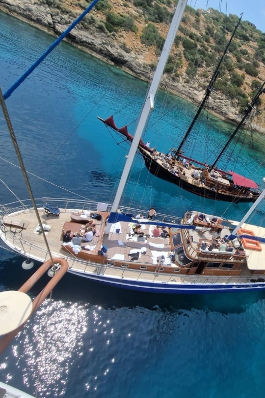 Athens: 3-Hour Sunset Cruise with Swim Stop, Snacks & Drinks - Greek snacks, wine, beer, and soft drinks