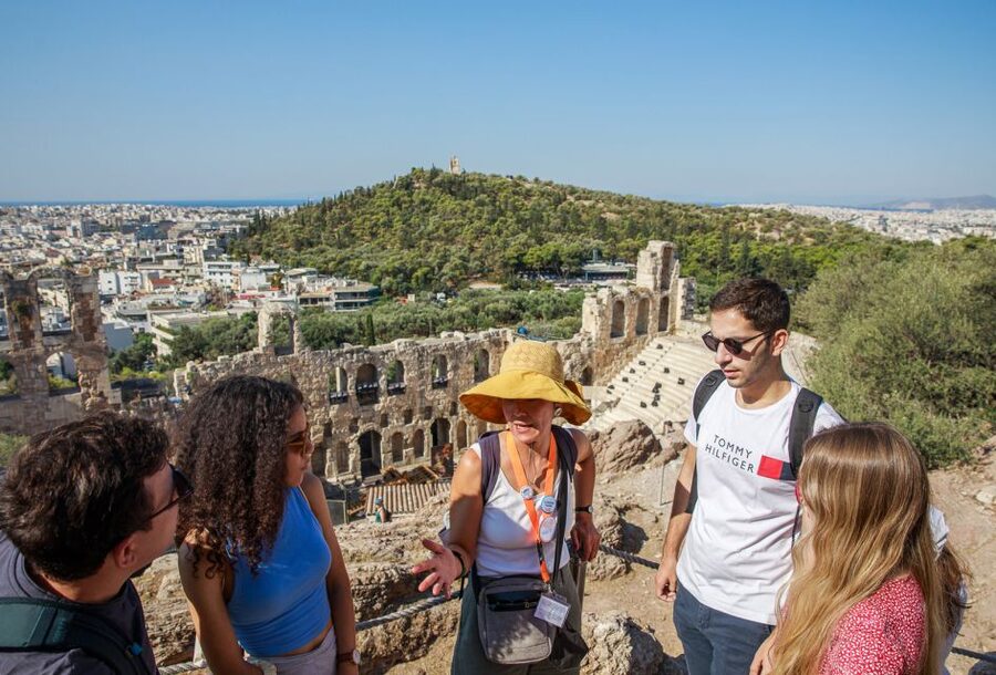 Athens: Acropolis Guided Tour and Old Town Food Tasting - Reaching the Acropolis summit