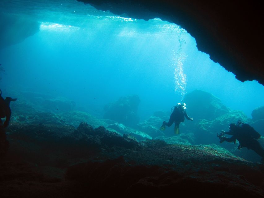 Athens: Adventure Dives in Nea Makri for Certified Divers - Meeting at Frinis 20 and getting ready