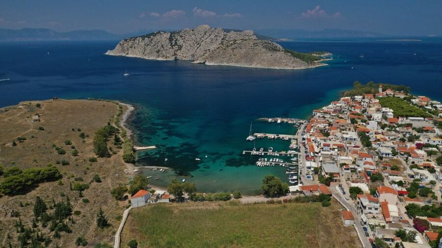 Athens: Aegina, Agistri & Metopi Swimming Cruise with lunch - Sailing toward Agistri