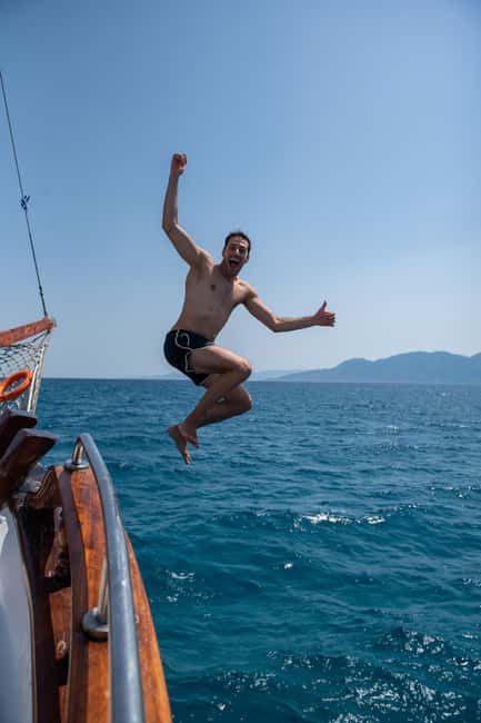 Athens: Agistri, Moni, and Aegina Cruise with Lunch & Drinks - Agistri: beaches, bicycles, and a quiet village