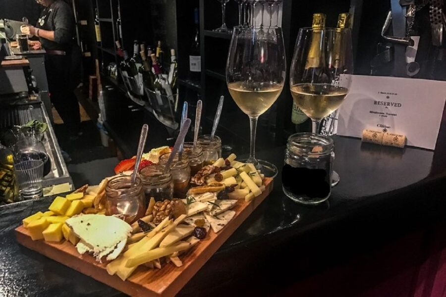 Athens by Night: Sightseeing, Spirits, and Food - Why this Athens night tour works