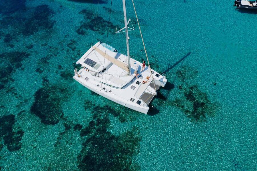 Athens: Catamaran Cruise with Fresh Lunch and Wine - Swimming beside Hydroussa islet