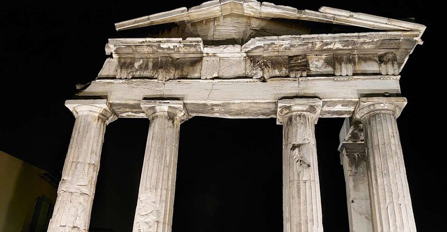 Athens: City Highlights Nighttime Walking Tour in Spanish - Syntagma Square and the Greek Parliament