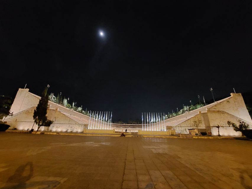 Athens: City Highlights Nighttime Walking Tour in Spanish - Spanish guides and the quality of the explanations
