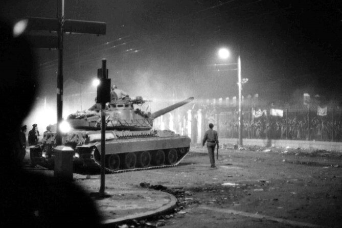 Athens City of Rebellion Small-Group Walk - Syntagma Square, royal power, and occupation