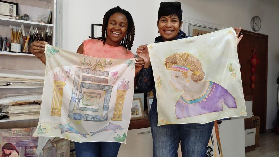 Athens: Create your own Greek Silk Scarf Souvenirs - Choosing a Greek pattern or creating your own