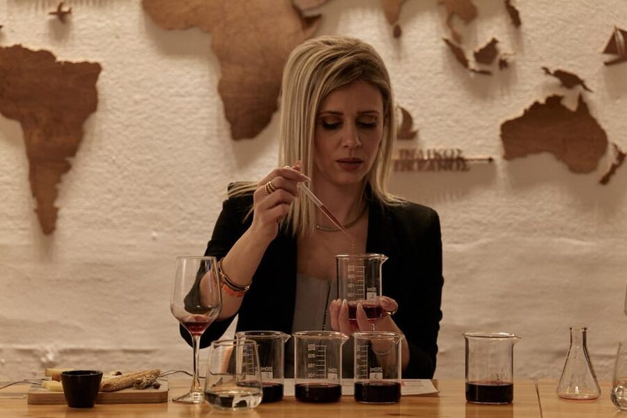 Athens: Create Your Own Wine-Workshop under the Acropolis - The first tasting: five Greek wines, five different personalities