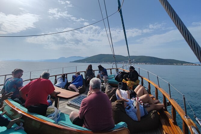 Athens cruise: Agistri, Moni/Metopi, Aegina with lunch & drinks - The crew and the human side of the cruise
