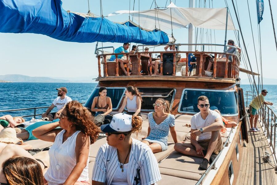Athens: Cruise to Agistri, Moni & Aegina with Lunch & Drinks - Lunch on deck, with wine and soft drinks