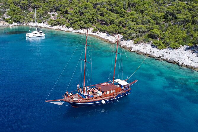 Athens Day Cruise: 3 Islands Tour in the Saronic Gulf with Lunch - Shade, seating, and what to pack