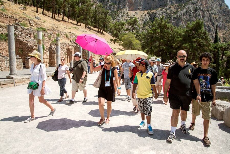 Athens: Delphi and Arachova Day Trip with Guide - The return to Athens and the real cost of the day