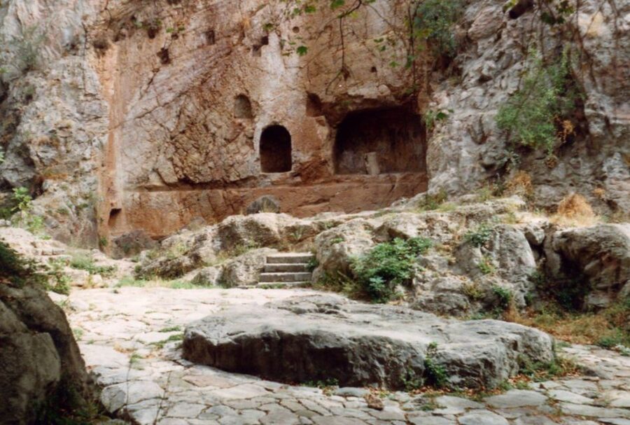Athens: Delphi, Corycian Cave, and 300 Battlefield Day Trip - Why this Athens day trip covers so much ground