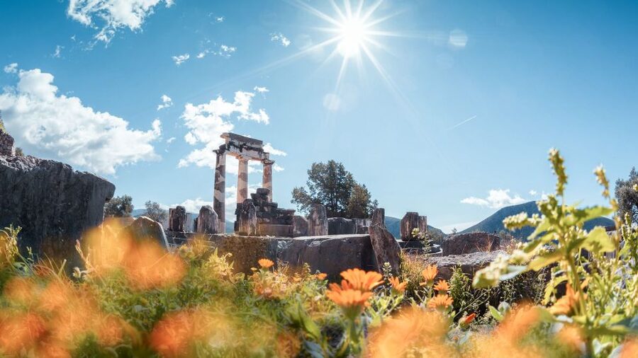 Athens: Delphi, Corycian Cave, and 300 Battlefield Day Trip - Delphi gives you ruins, museum pieces, and sacred myth