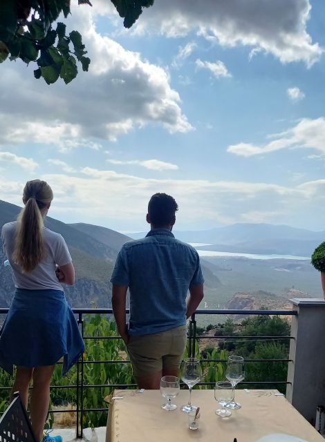 Athens: Delphi, Corycian Cave, and 300 Battlefield Day Trip - The guide can make or break the long drive