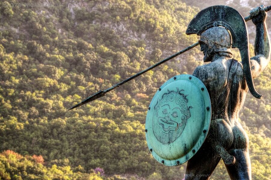 Athens: Delphi, Corycian Cave, and 300 Battlefield Day Trip - Arachova, a 30-minute mountain village stop