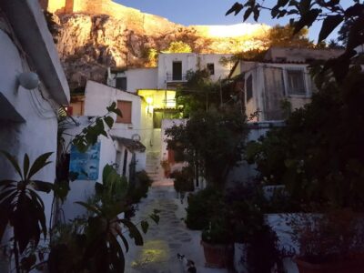 Evening Guided Walking Tour with Plaka & Dinner