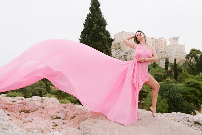 Athens Flying Dress Photo Shoot with a Professional Photographer - How the photographer and assistant shape the session