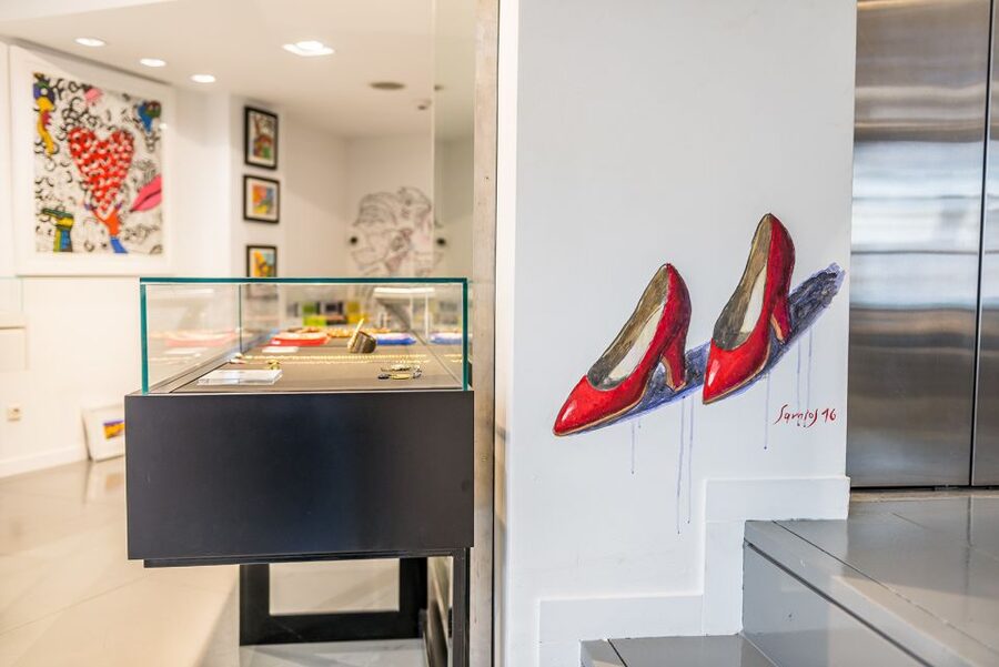 Athens: Greek Fashion Shopping Tour with a Local Expert - Jewelry, shoes, and one useful buying rule