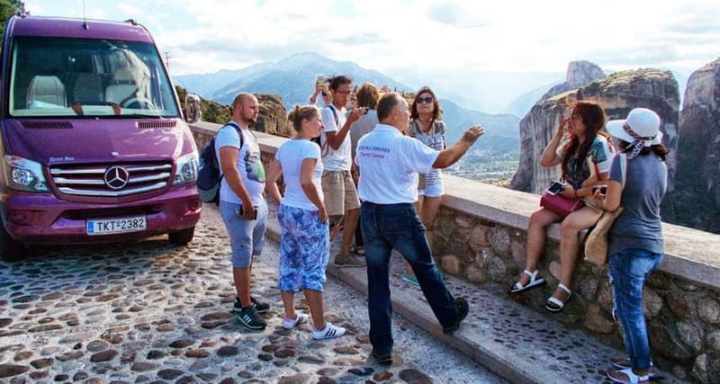 Athens: Guided Tour to Meteora Monasteries & Hermit Caves - The minibus circuit and the eight monasteries