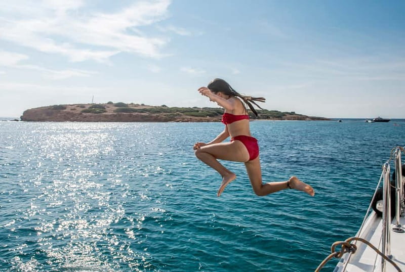Athens: Half-Day Morning Catamaran Cruise with Meal & Drinks - What the five hours really feel like