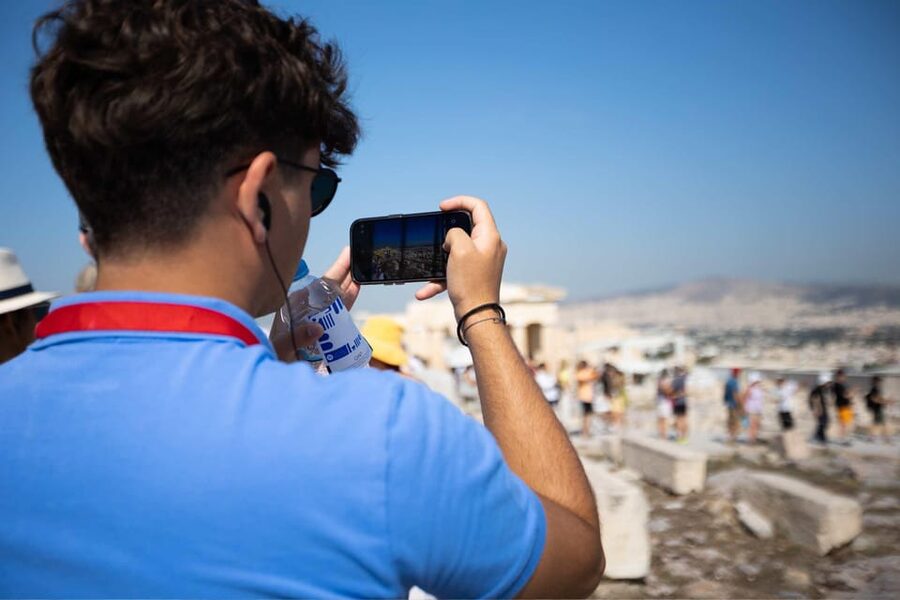 Athens: Hop-On-Hop-Off & Acropolis & Acropolis Mus.& 3 audio - Who should book this experience?