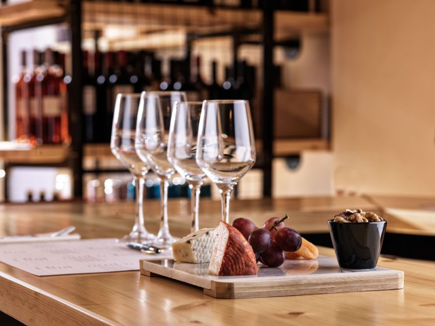 Athens: Mediterranean Gin Tasting Experience - The host, slides, and tasting material