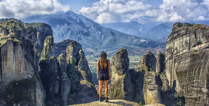 Athens: Meteora Day Trip in Spanish with Live Guide & Lunch - Seeing all eight monasteries from the road