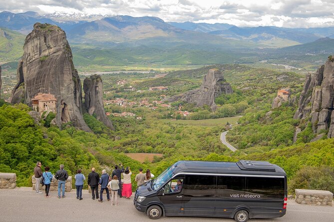 Athens: Meteora Monasteries, Caves & Coastal Stopovers with Lunch - Lunch in Kastraki, beneath the Meteora rocks