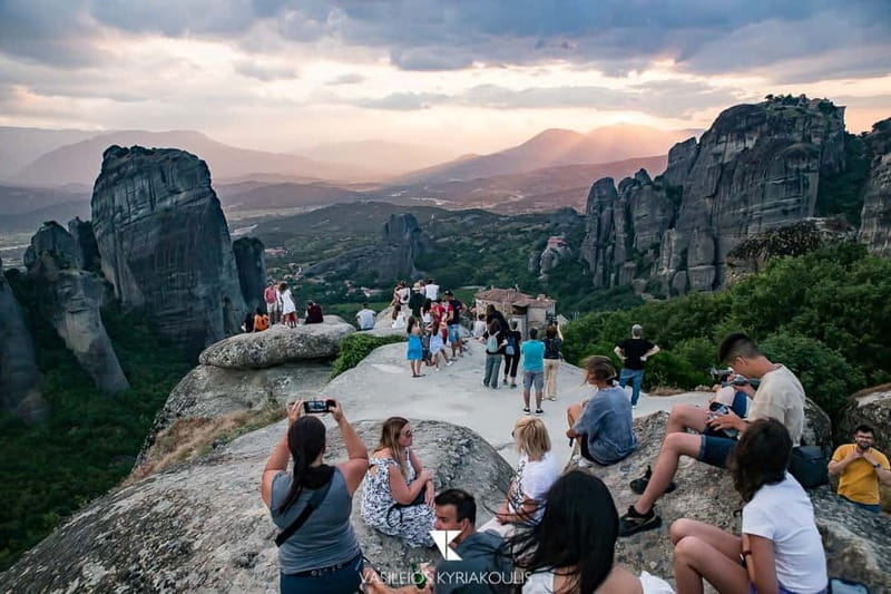Athens: Meteora Monasteries Day Trip with Caves and Lunch - Hermit Caves and the lesser-seen Meteora